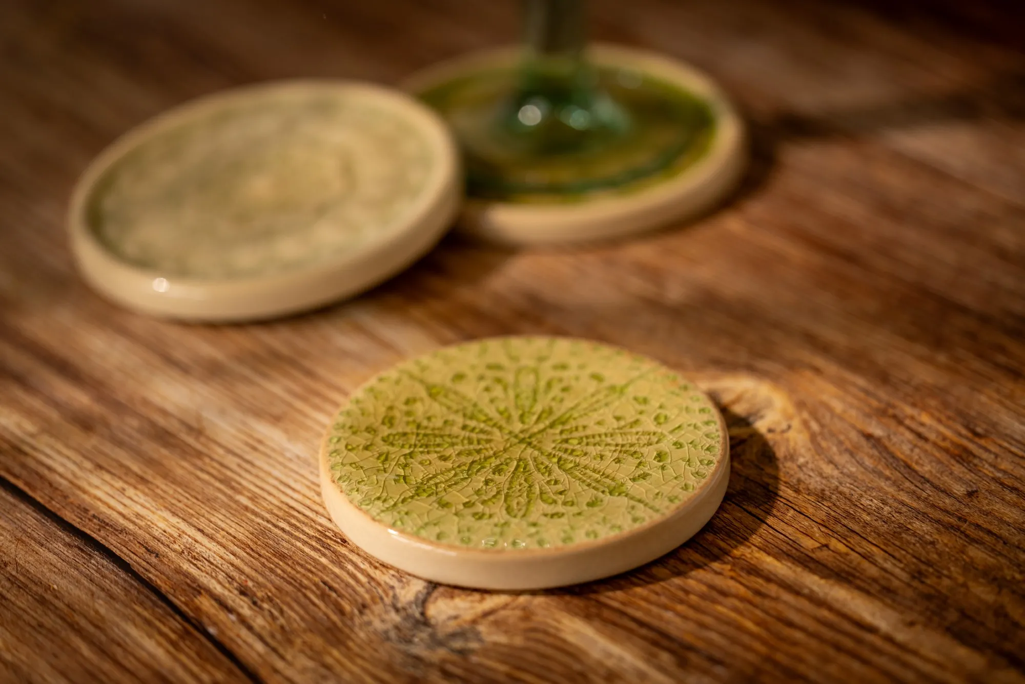 Steingutuntersetzer 'Sternblume', hellgrün, Ø 10 cm, H 1 cm