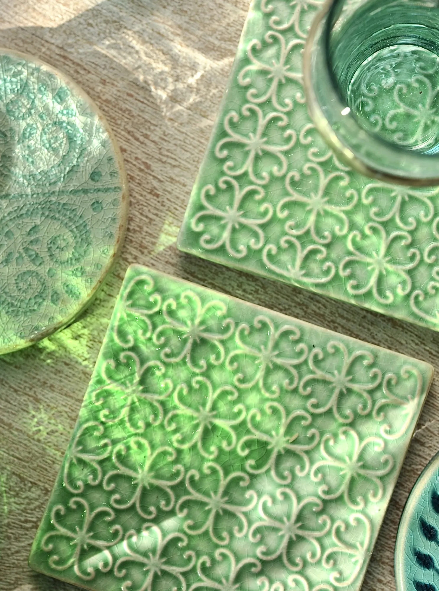 Steingutuntersetzer 'Blumenornament', L 10,5 cm, B 10,5 cm, H 1 cm