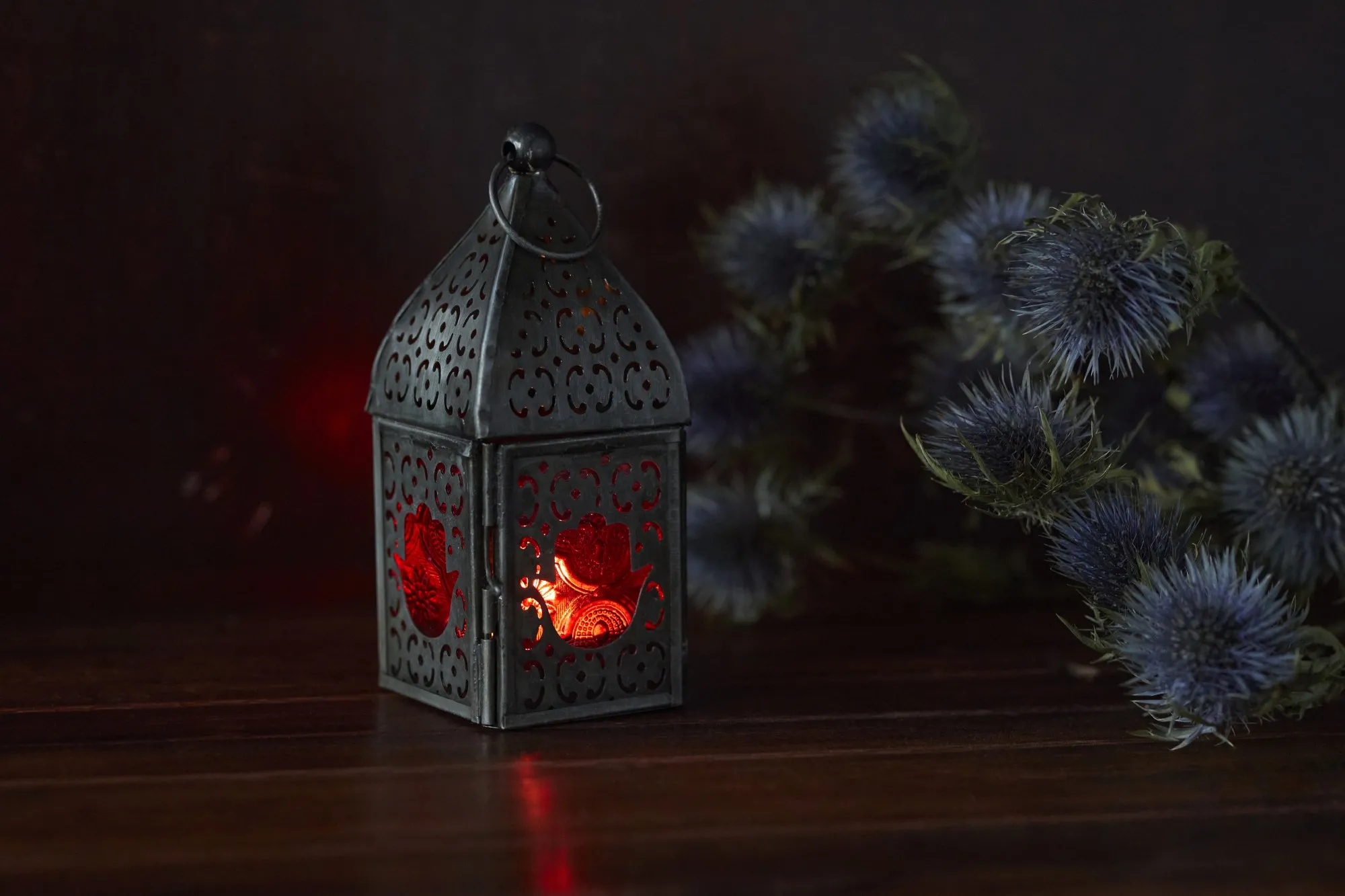 Laterne 'Red Hamsa', rot, T 5,5 cm, B 5,5 cm, H 14 cm