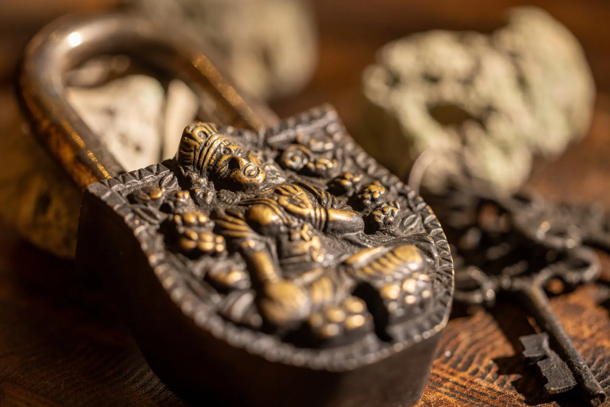 Schloss 'Tara', schwarz, H 11,5 cm