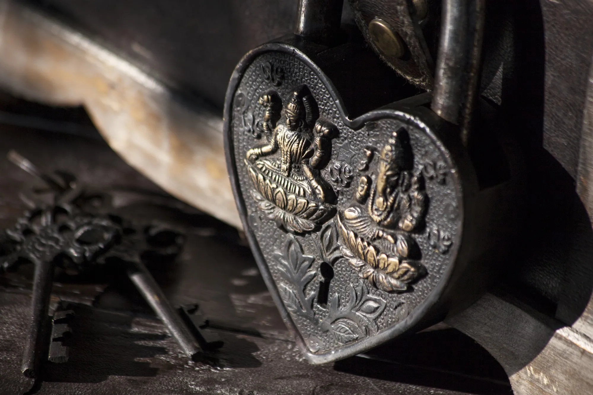 Schloss 'Ganesha Laxmi ', schwarz, H 16,5 cm, B 10,5 cm, L 3 cm