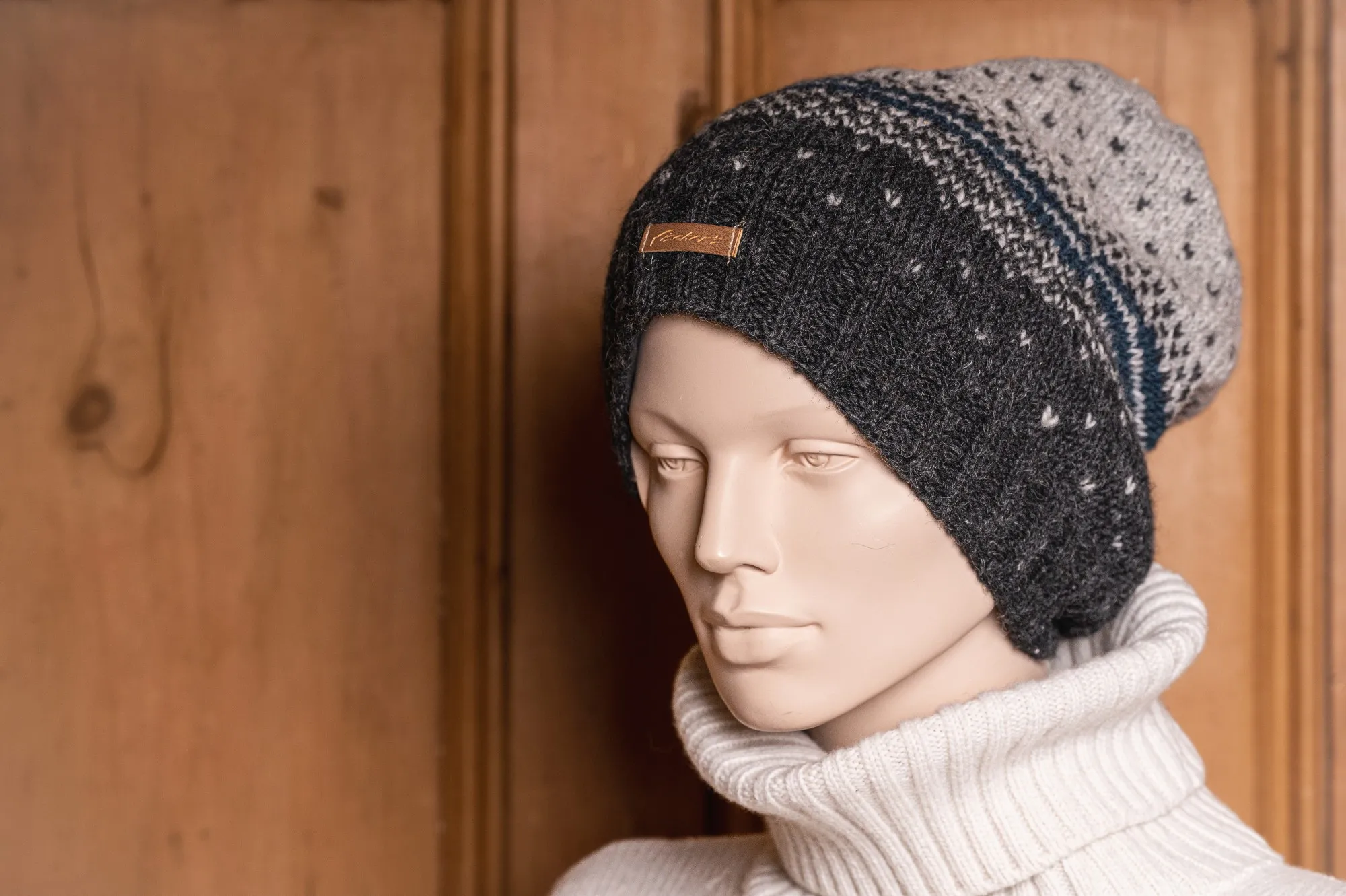 Wollmütze mit Troddel, grau