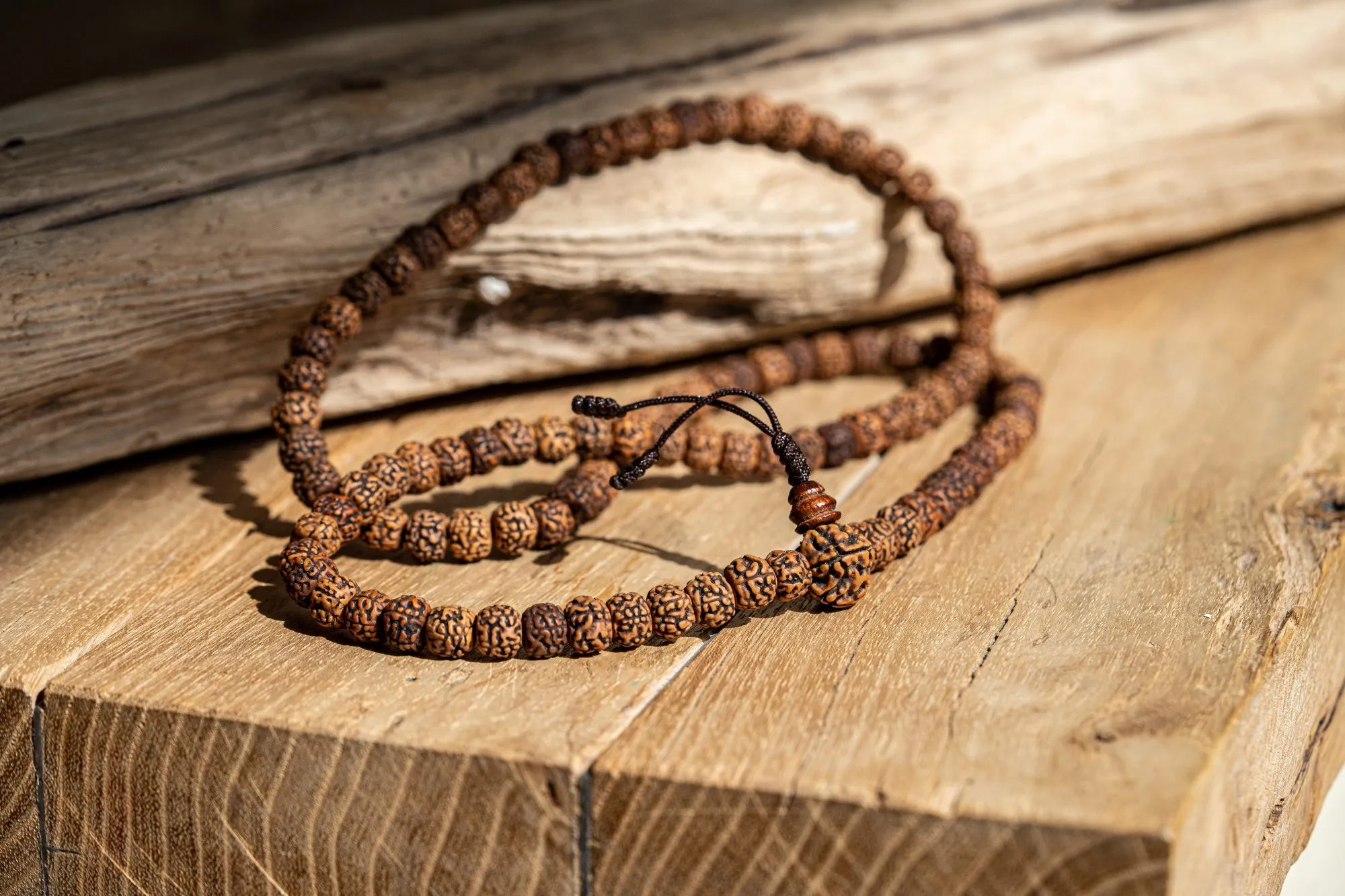 Mala Gebetskette aus Rudraksha-Samen, braun, L 47 cm, B 1 cm