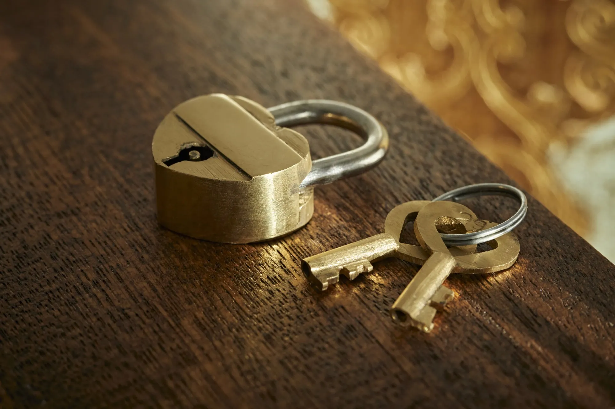 Schloss 'Herz', gold, H 4,5 cm, B 3 cm