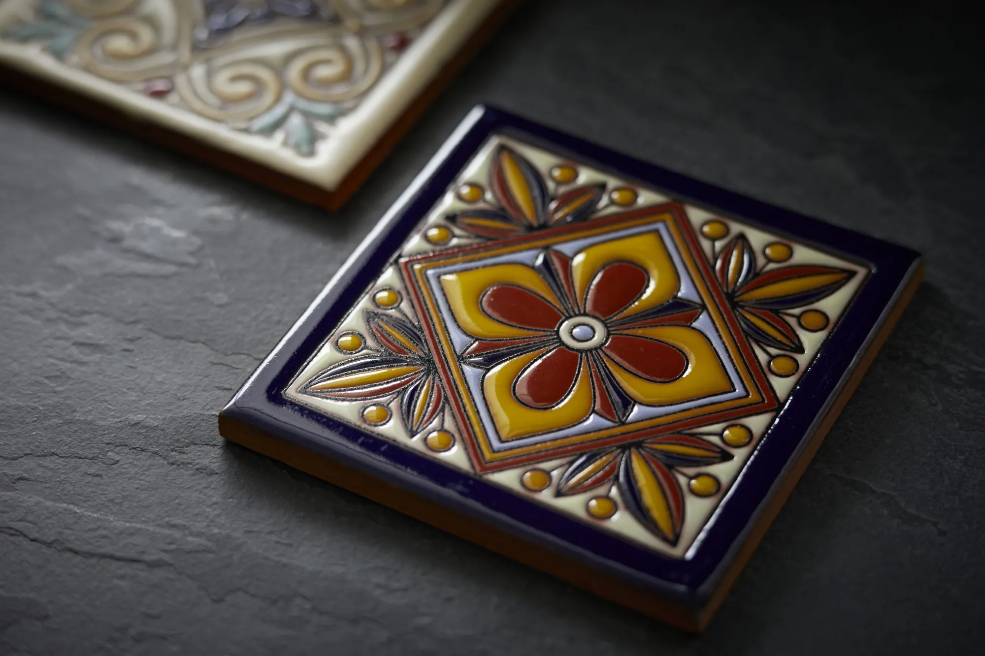 Reliefkachel 'Tepic', multicolor, T 10 cm, B 10 cm, H 0,5 cm