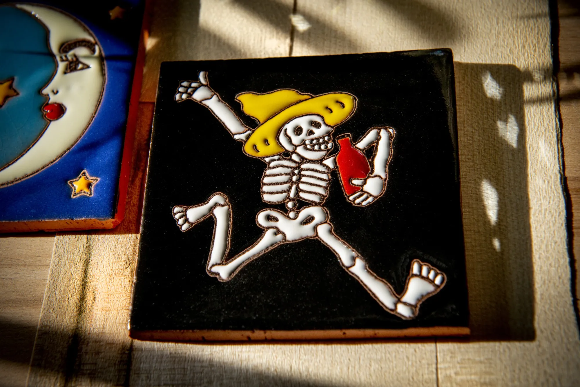 Reliefkachel 'Beodo', schwarz, multicolor, T 10 cm, B 10 cm, H 0,5 cm