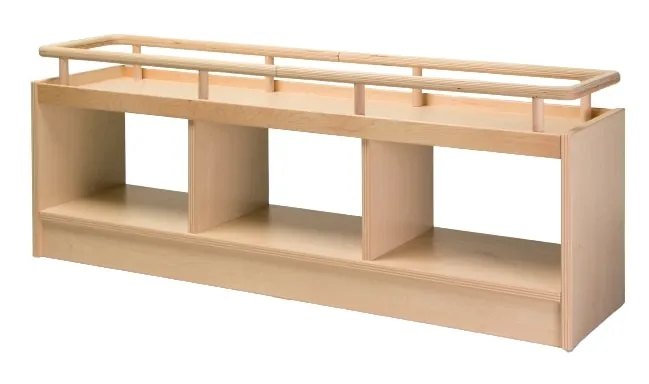 Dusyma Regal für die Krippe mit Handlauf