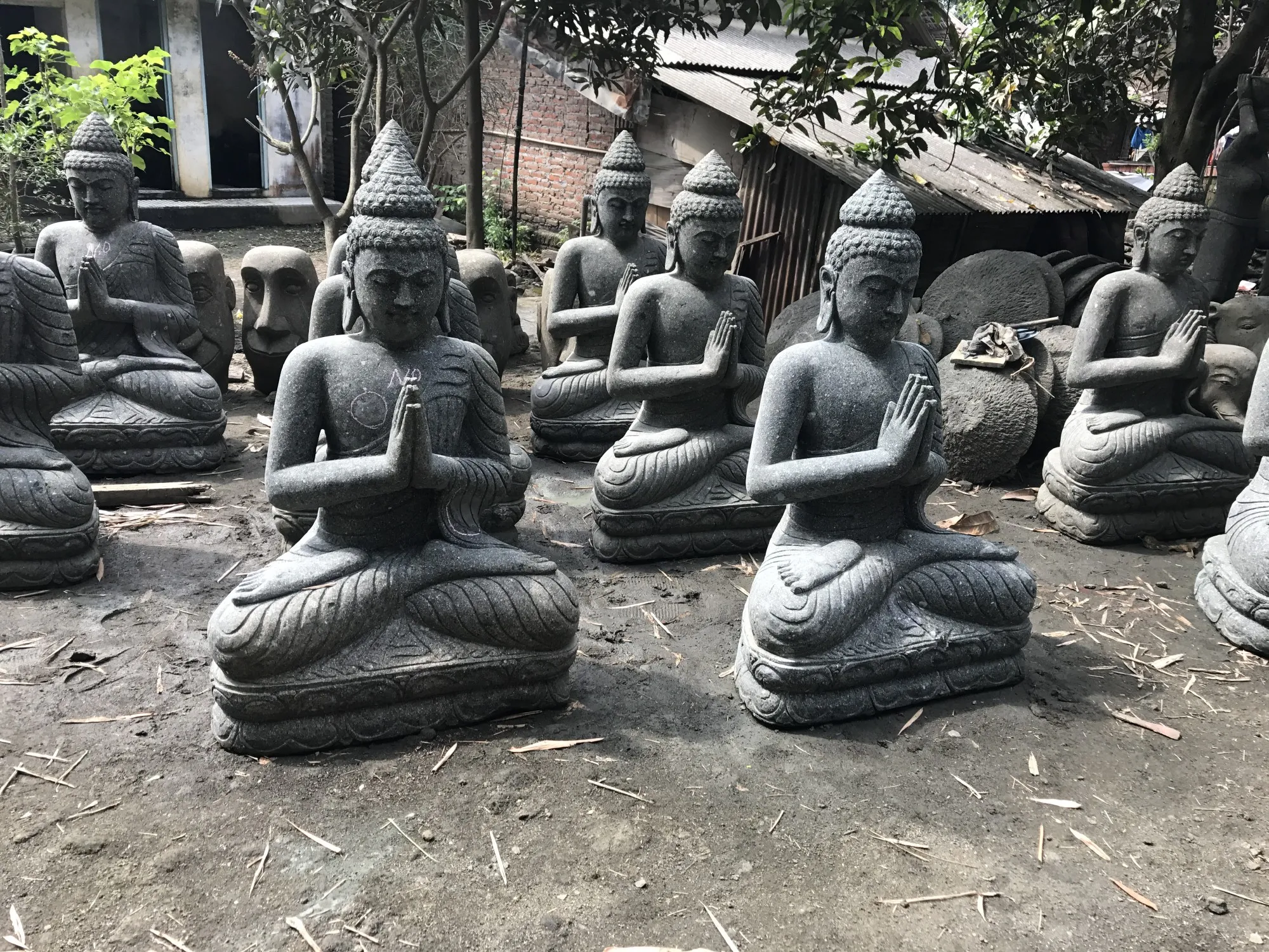 Naturstein 'Buddha sitzend', H 120 cm, B 75 cm, T 52 cm