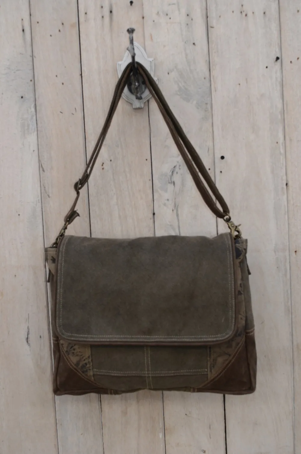 Umhängetasche 'Olive', grau-braun, B 36 cm, H 28 cm, L 8 cm