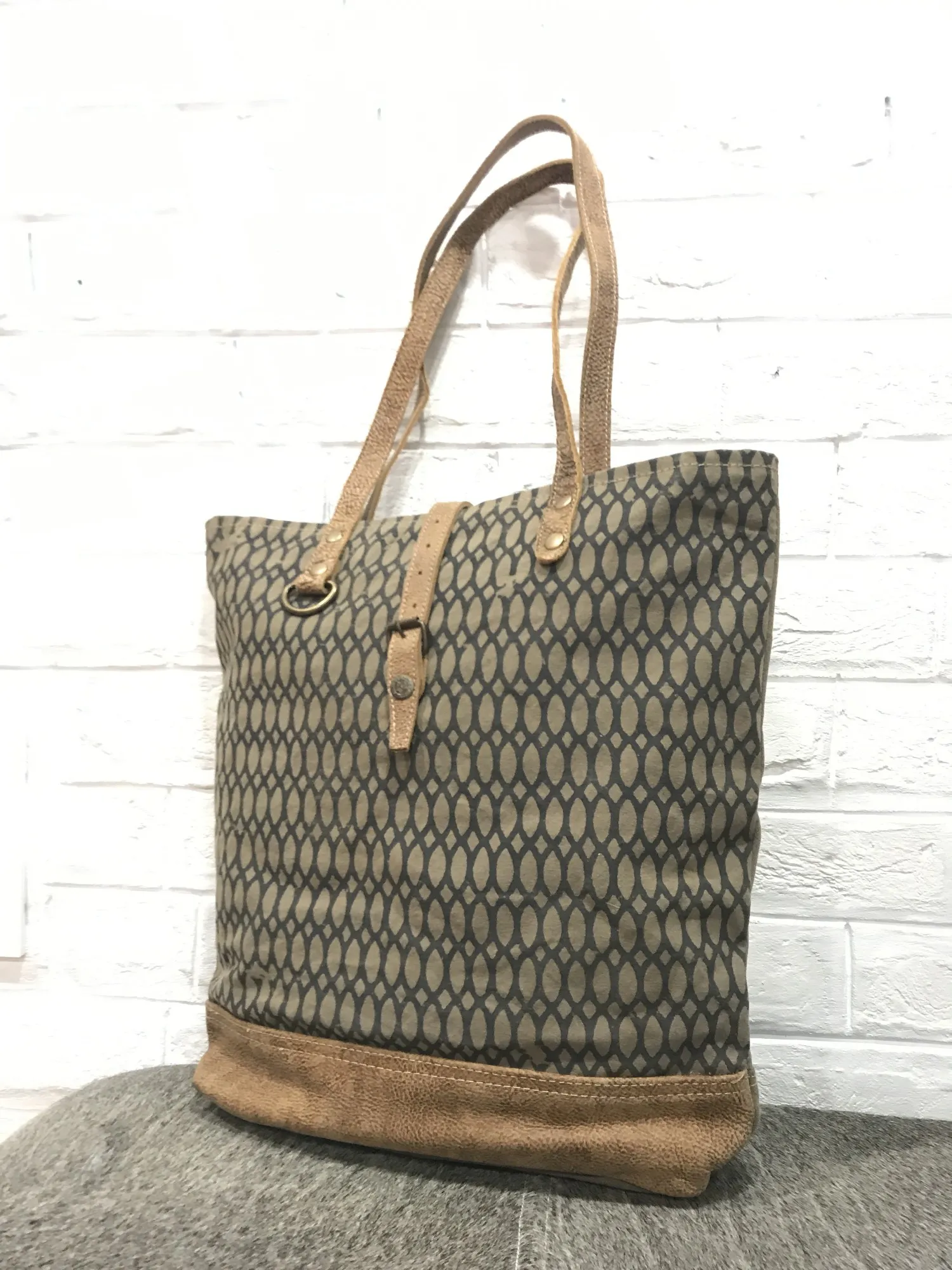 Umhängetasche, braun, oliv, T 10 cm, B 42 cm, H 42 cm