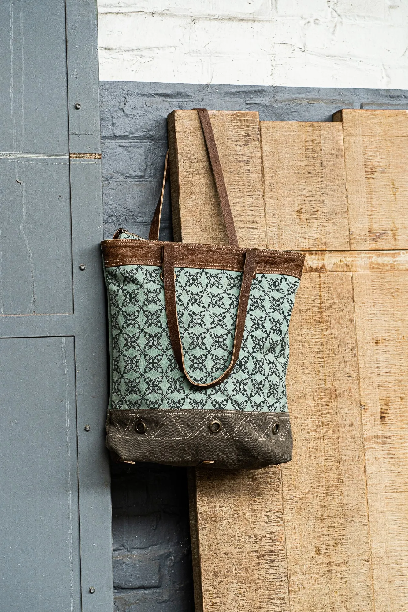 Umhängetasche, braun, grau, T 10 cm, B 43 cm, H 47 cm