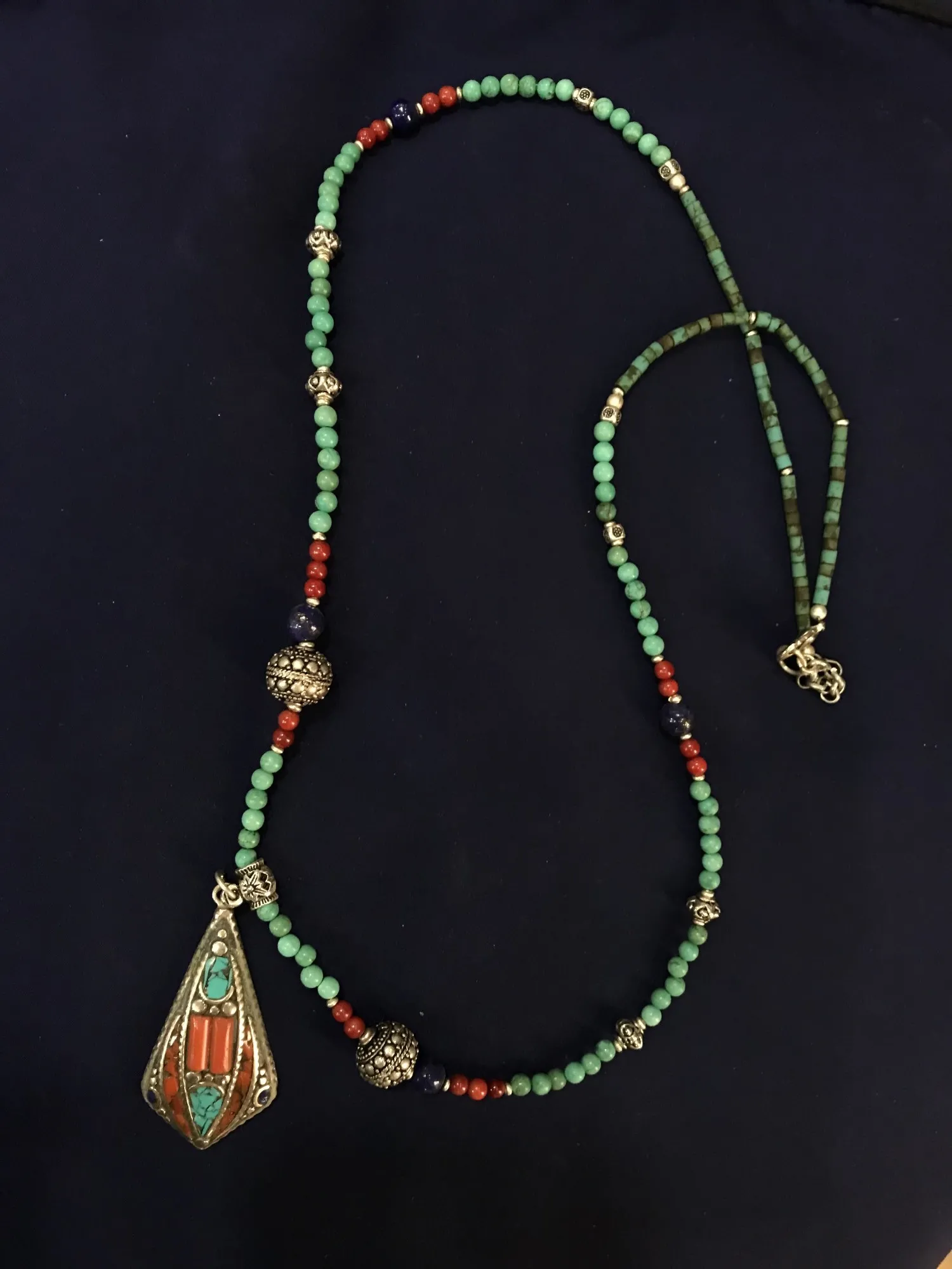 Collier mit Türkis und Koralle, L 45 cm