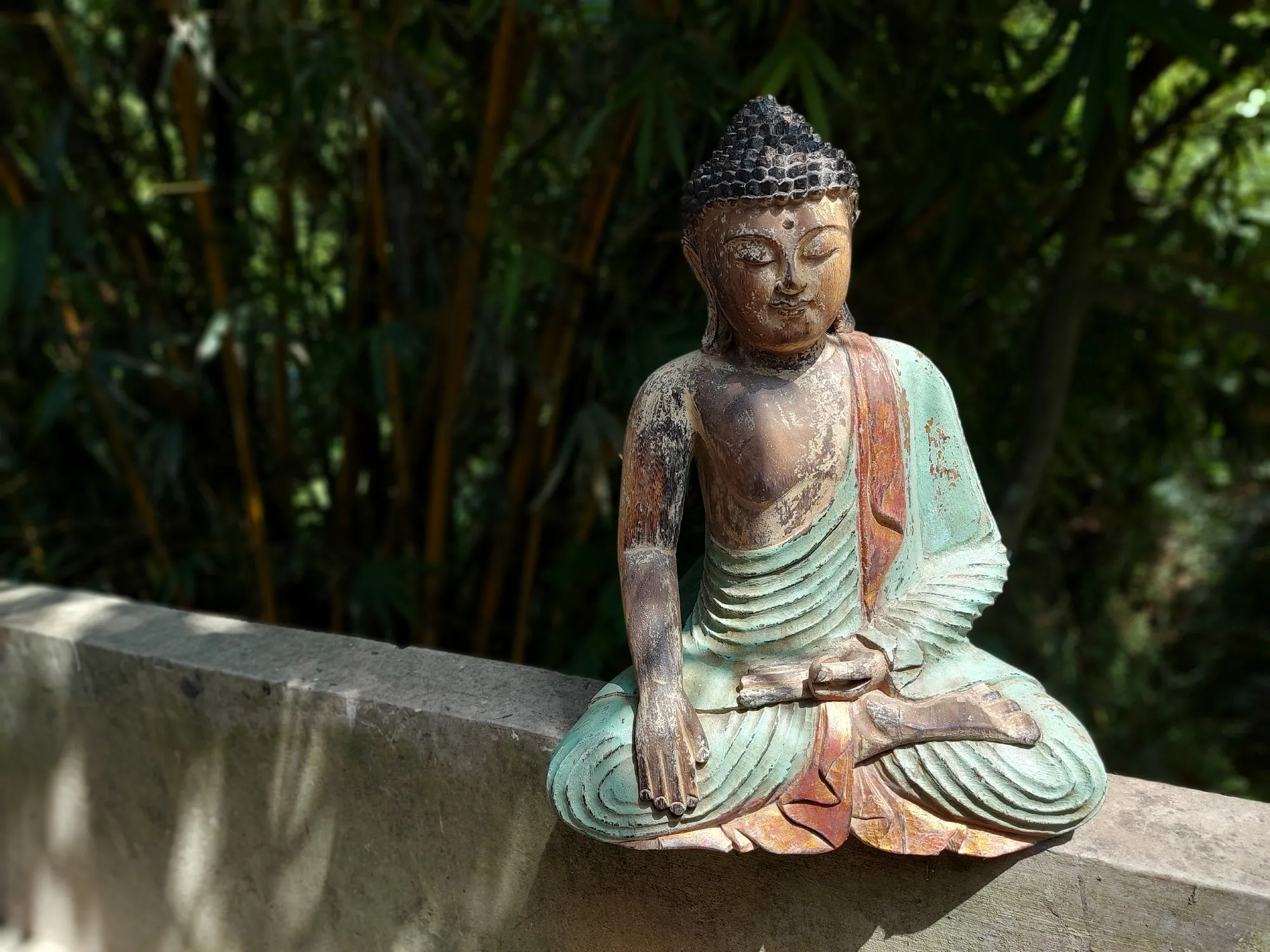 Holz-Skulptur 'Buddha sitzend', grün, gold, B 42 cm, H 52 cm, T 17 cm