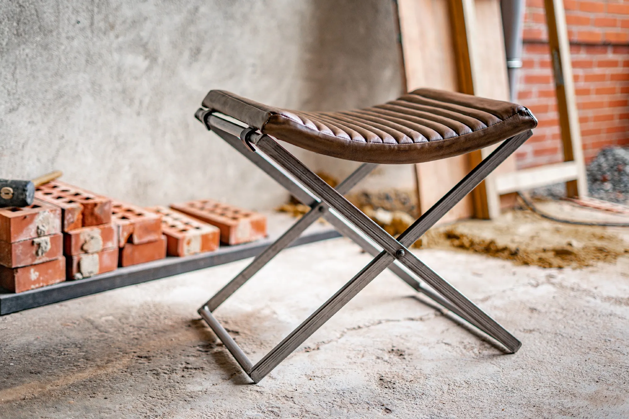 Scherenhocker 'Bill', T 41 cm, B 52 cm, H 47 cm