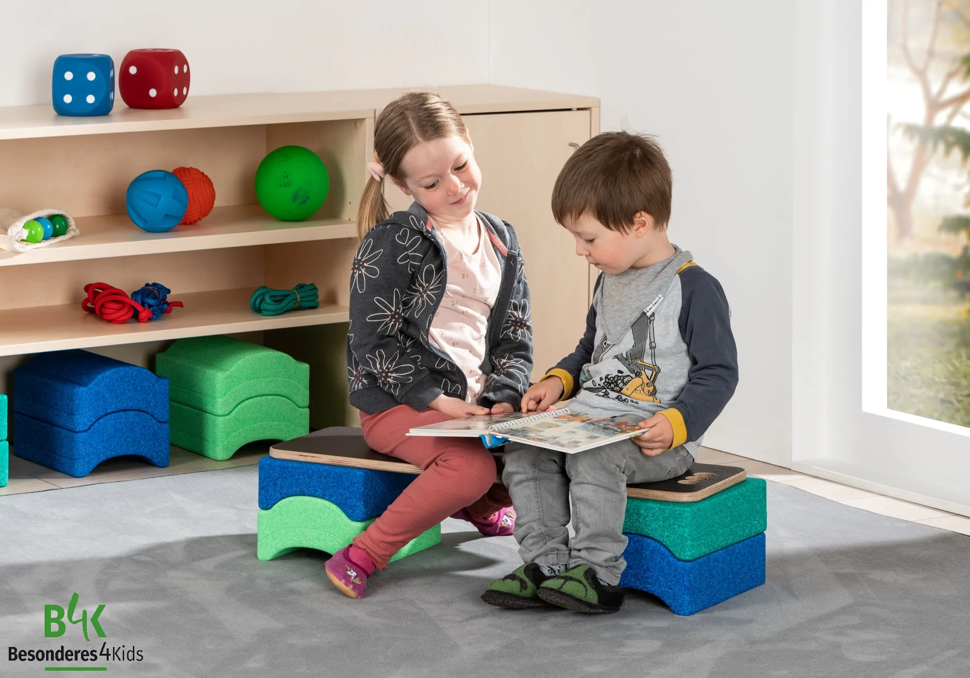 Besonderes4Kids Set aus einem Balancierbrett und 16 Bausteinen “MeinVerwandlungsStein”