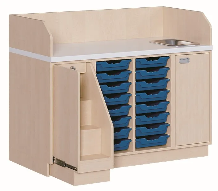 Wickelkommode mit 16 ErgoTray Boxen mit Waschbecken und Treppe